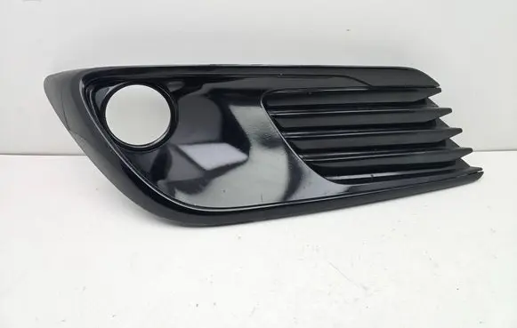 Toyota Auris E180 Front fog light trim/grill 8148202570 2204002240