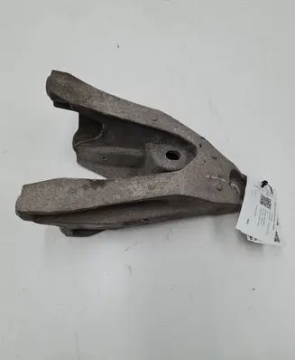 Volkswagen Transporter - Caravelle T5 Engine mounting bracket 7E0199370