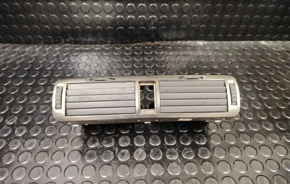 Skoda Superb B5 (3U) Dash center air vent grill 3U0820951A