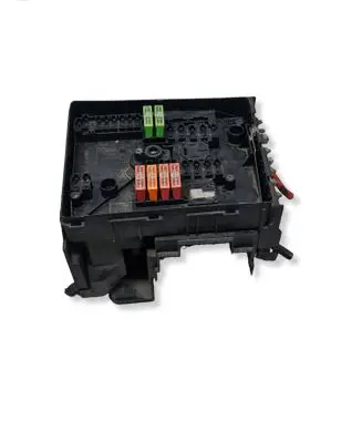 Volkswagen Golf V Fuse module 017181281 017181301