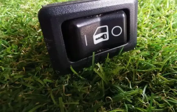 Mitsubishi Carisma Central locking switch button MR366924 15752802