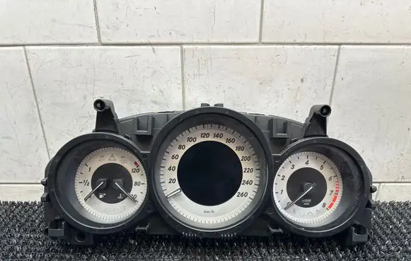 Mercedes-Benz E W212 Speedometer (instrument cluster) A2049003508 A2C33220900 2049017903