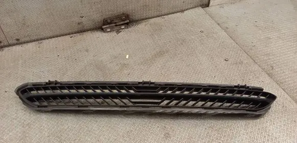 Citroen C4 III e-C4 Front bumper upper radiator grill 