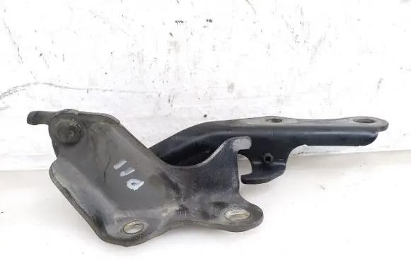 Engine bonnet/hood hinges