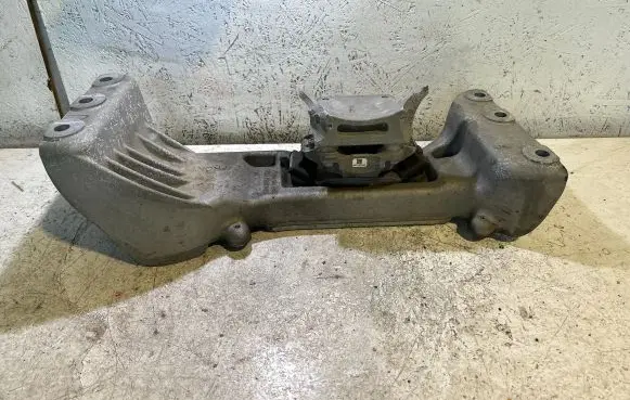Jeep Grand Cherokee WL Gearbox mounting bracket 68428575AA