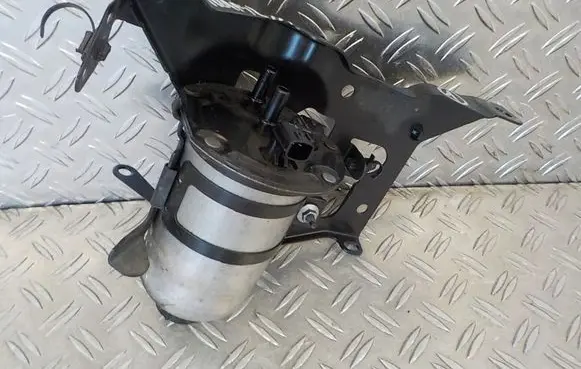 Opel Vivaro Fuel filter housing 