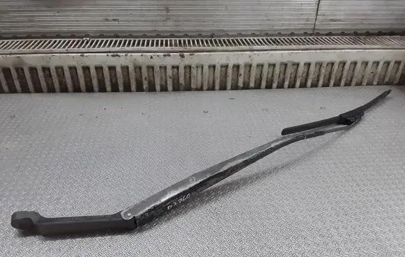 Windshield/front glass wiper blade