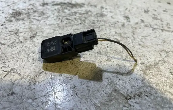 Dacia Duster Airbag deployment crash/impact sensor 8200385078 180211 5925A3