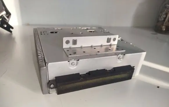 Radio/CD/DVD/GPS head unit