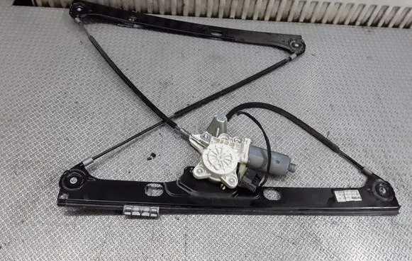 Mercedes-Benz Vaneo W414 Front door window regulator with motor A4147200246