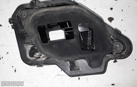 Opel Astra H Tail light bulb cover holder 16139200