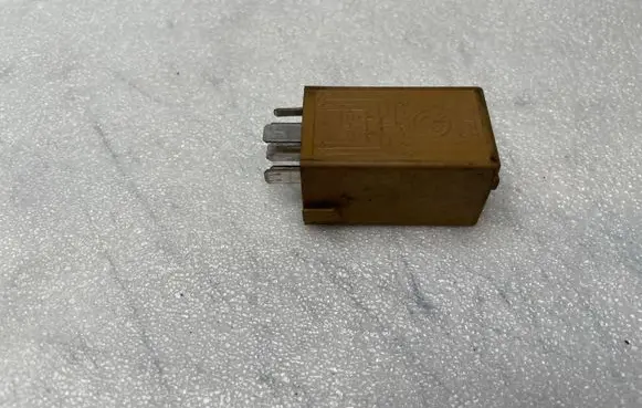 BMW 3 E46 Window control relay 61368384505 V23141B3001X15