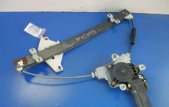 Hyundai Accent Front door window regulator with motor