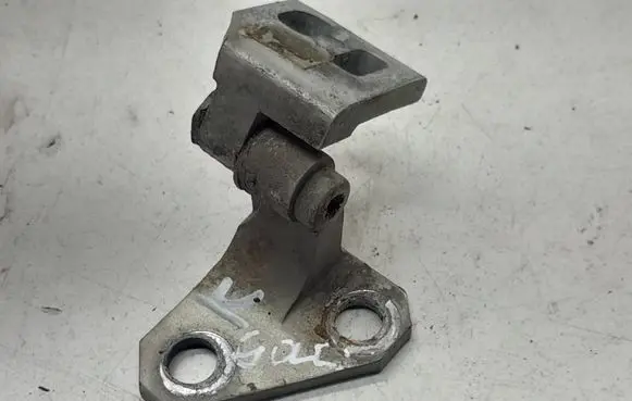 Volkswagen Golf V Front door upper hinge 1K0831401L
