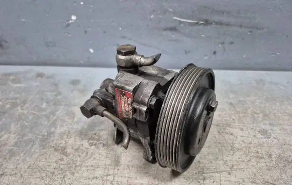BMW 3 E36 Power steering pump 1141516