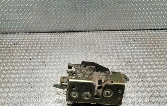 Volkswagen II LT Front door lock 9017200135