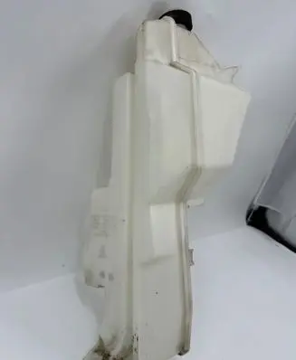 Windshield washer fluid reservoir/tank