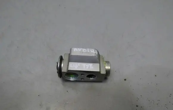Audi Q7 4L Air conditioning (A/C) expansion valve 4L0820712