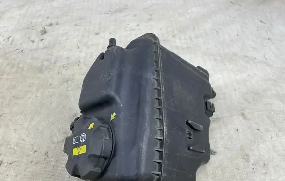 Coolant expansion tank/reservoir