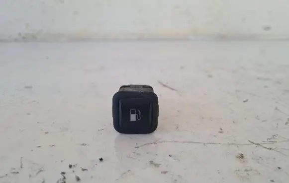 Volkswagen Golf IV Fuel tank opening switch 3B0959833