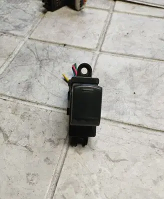 Nissan Note (E11) Electric window control switch