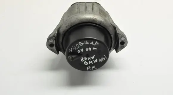 BMW 1 E81 E87 Engine mount bracket