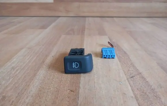 Fog light switch