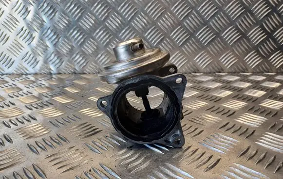 Skoda Octavia Mk2 (1Z) EGR valve 038129637D 038131501AN