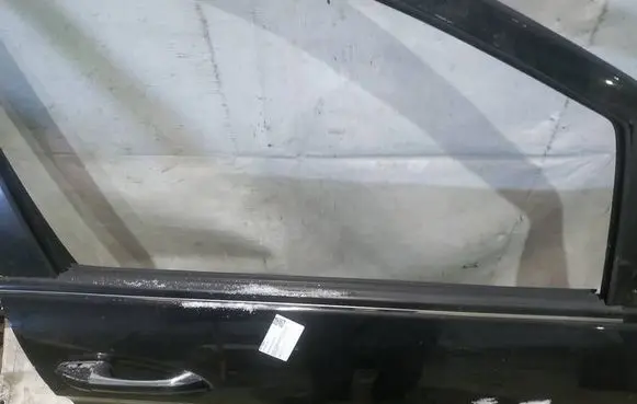 Mercedes-Benz B W245 Front door glass trim molding 