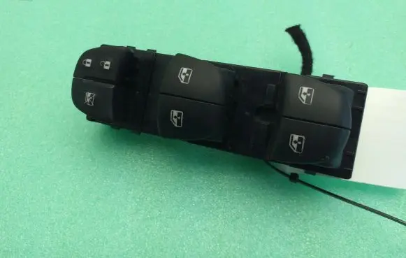Nissan Qashqai Electric window control switch