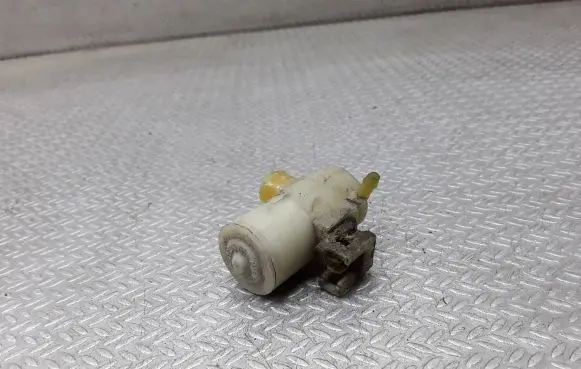 Subaru Forester SF Windscreen/windshield washer pump