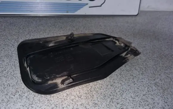 BMW 5 E39 Other trunk/boot trim element 8230959