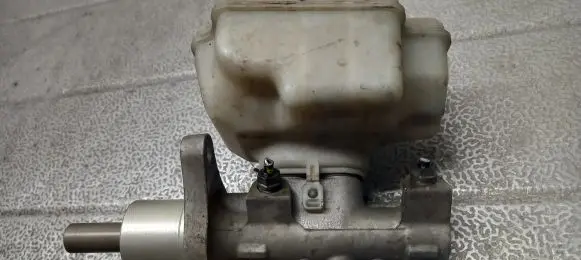 Skoda Octavia Mk2 (1Z) Master brake cylinder