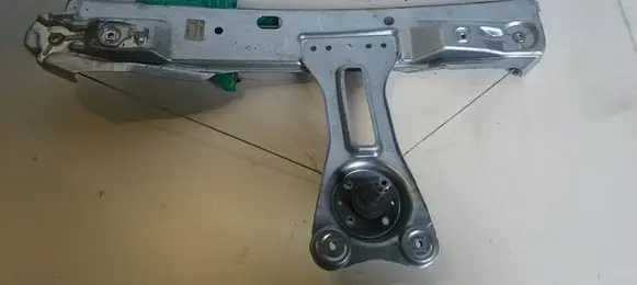 Rear door manual window regulator