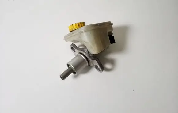Audi A8 S8 D3 4E Brake fluid reservoir 4E0611301A