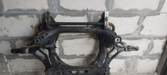 Volkswagen Touareg I Front subframe