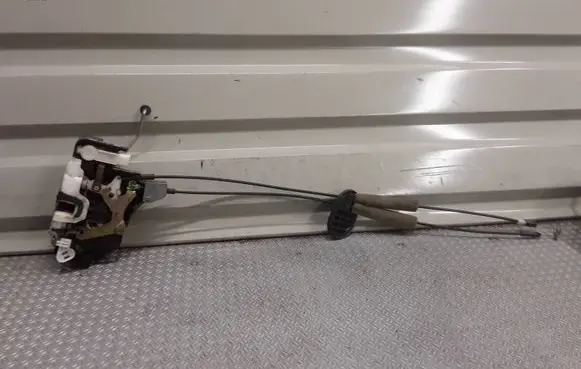 Mitsubishi Eclipse Front door lock 