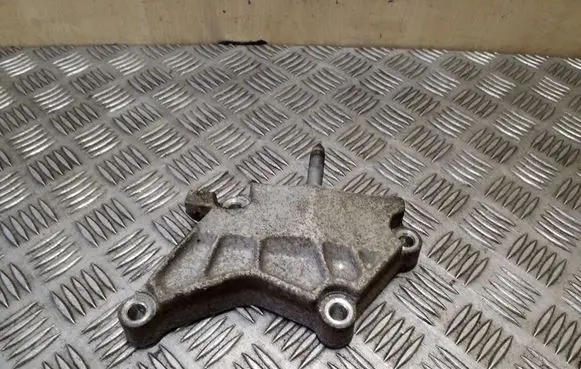 KIA Sorento Engine mounting bracket
