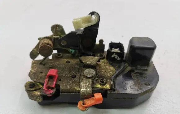 Chrysler 300 - 300C Front door lock
