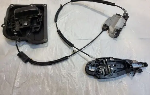 Opel Combo E Sliding door lock 9812093380