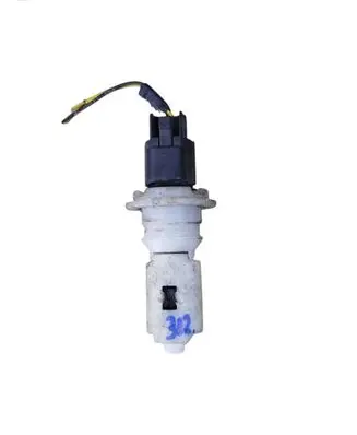 Toyota RAV 4 (XA40) Windshield washer fluid level sensor 