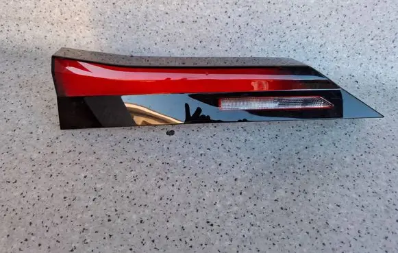 BMW X1 U11 Tailgate rear/tail lights H8946535609 F03862000F
