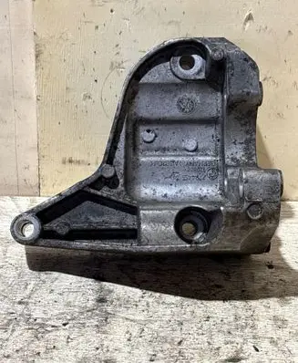 BMW 3 E90 E91 Power steering pump mounting bracket 7794455 32427794455
