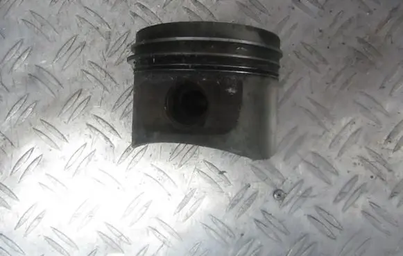 Saab 900 Piston 