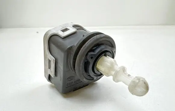 Opel Vectra C Headlight level adjustment motor 00787806