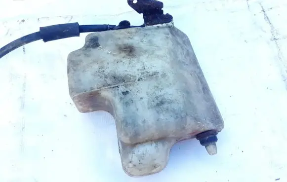 Mitsubishi Space Runner Windshield washer fluid reservoir/tank