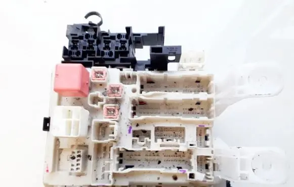 Toyota RAV 4 (XA30) Fuse box set 8273042011 82730-42011