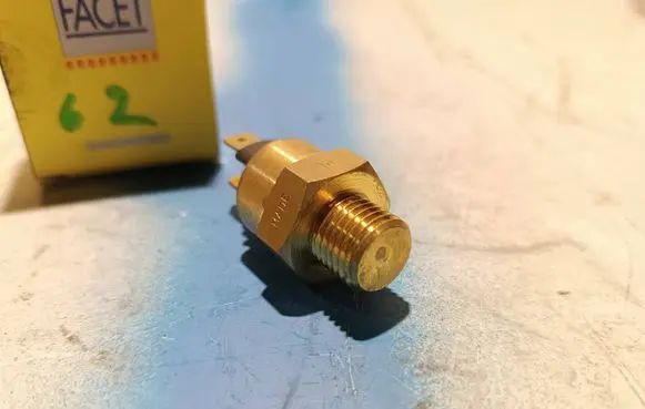 BMW 5 E28 Coolant temperature sensor 75063