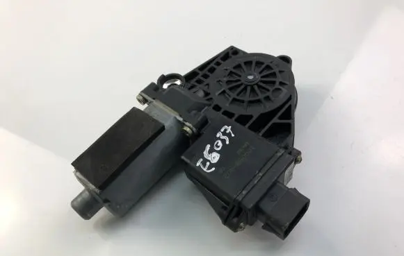 Mitsubishi Carisma Front door window regulator motor 0130821789