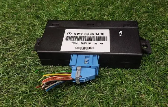 Mercedes-Benz E W212 Air suspension control unit module (rear) A2129006514